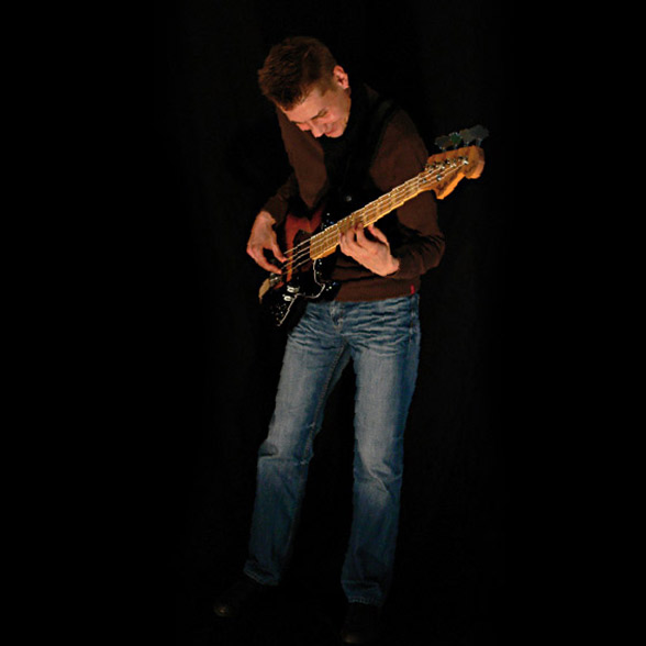 Dirk Schade am E-Bass